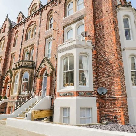 1 Church Square Whitby Bagian luar foto